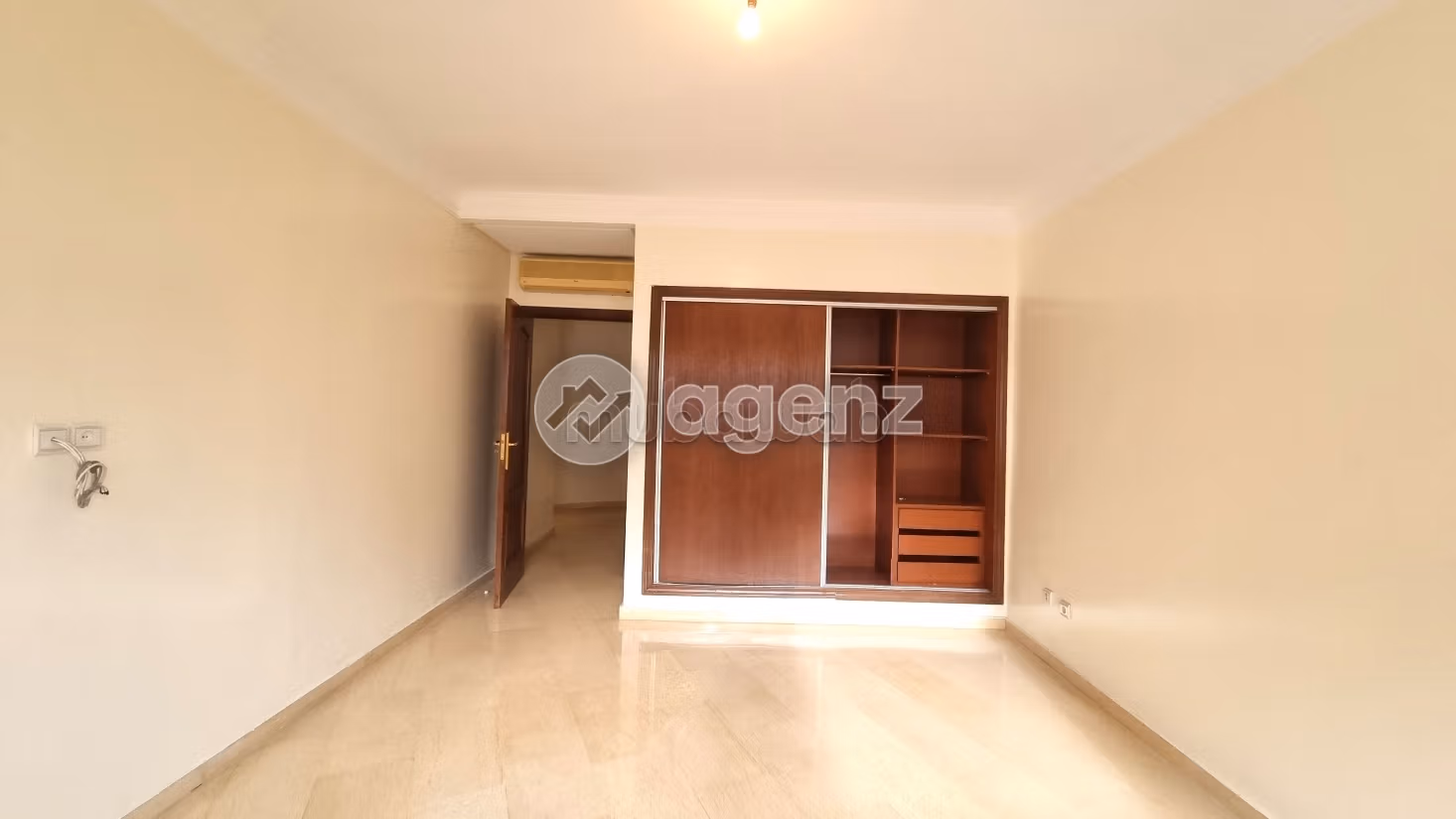 Sell apartment in Triangle d'Or. Surface area 249 m². Carpark and elevator