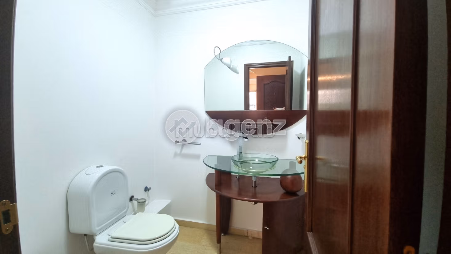 Sell apartment in Triangle d'Or. Surface area 249 m². Carpark and elevator