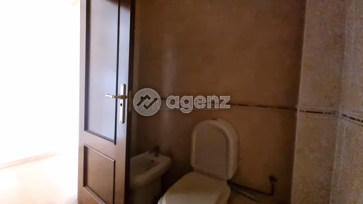 Sell apartment in Triangle d'Or. Surface area 249 m². Carpark and elevator