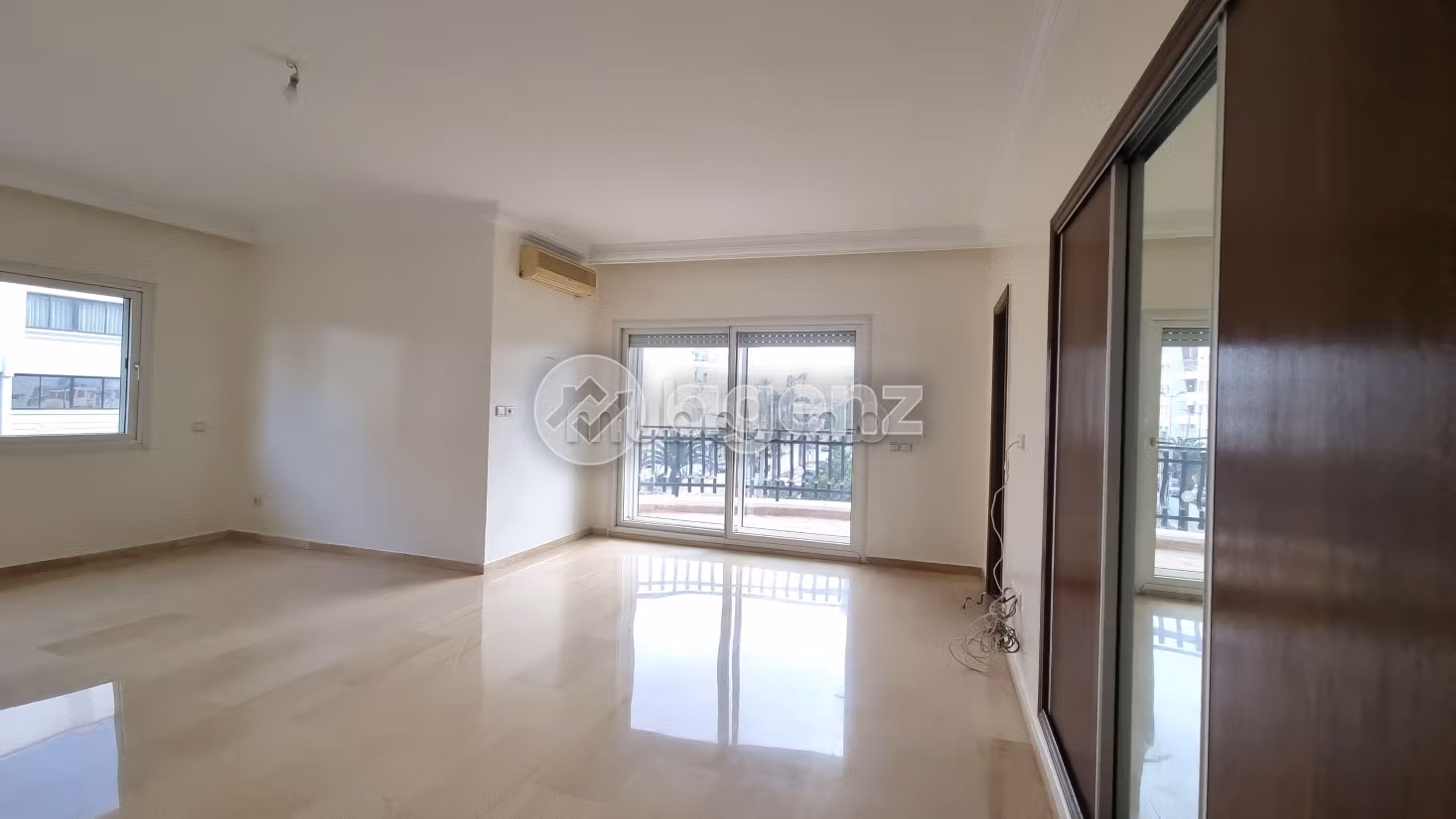 Sell apartment in Triangle d'Or. Surface area 249 m². Carpark and elevator
