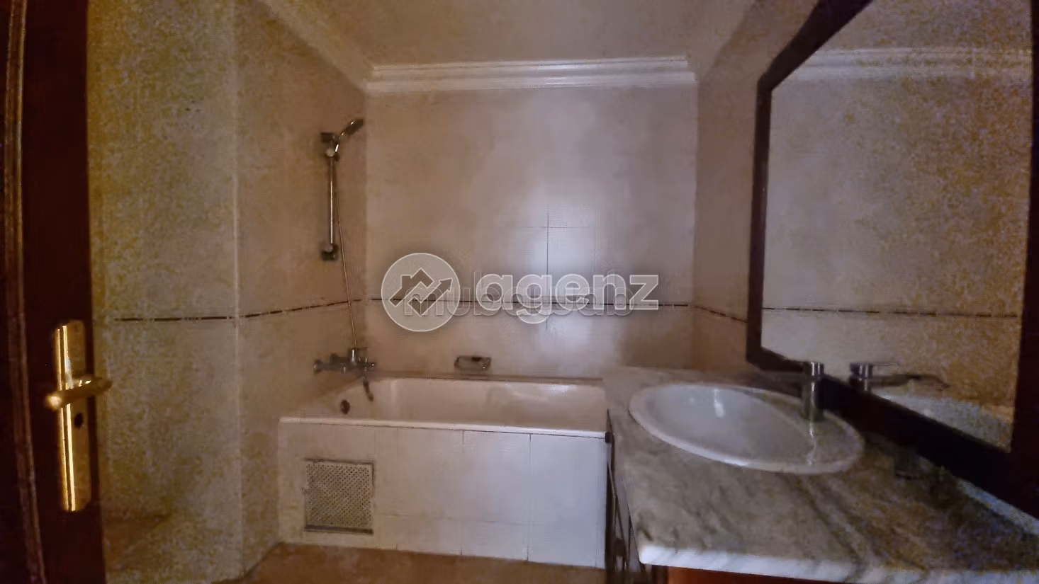 Sell apartment in Triangle d'Or. Surface area 249 m². Carpark and elevator