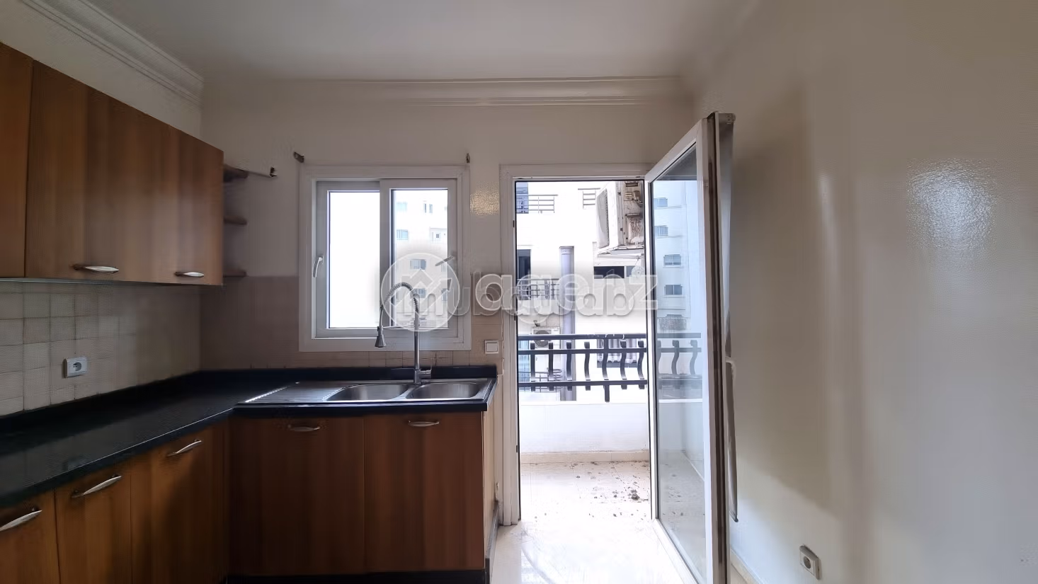 Sell apartment in Triangle d'Or. Surface area 249 m². Carpark and elevator