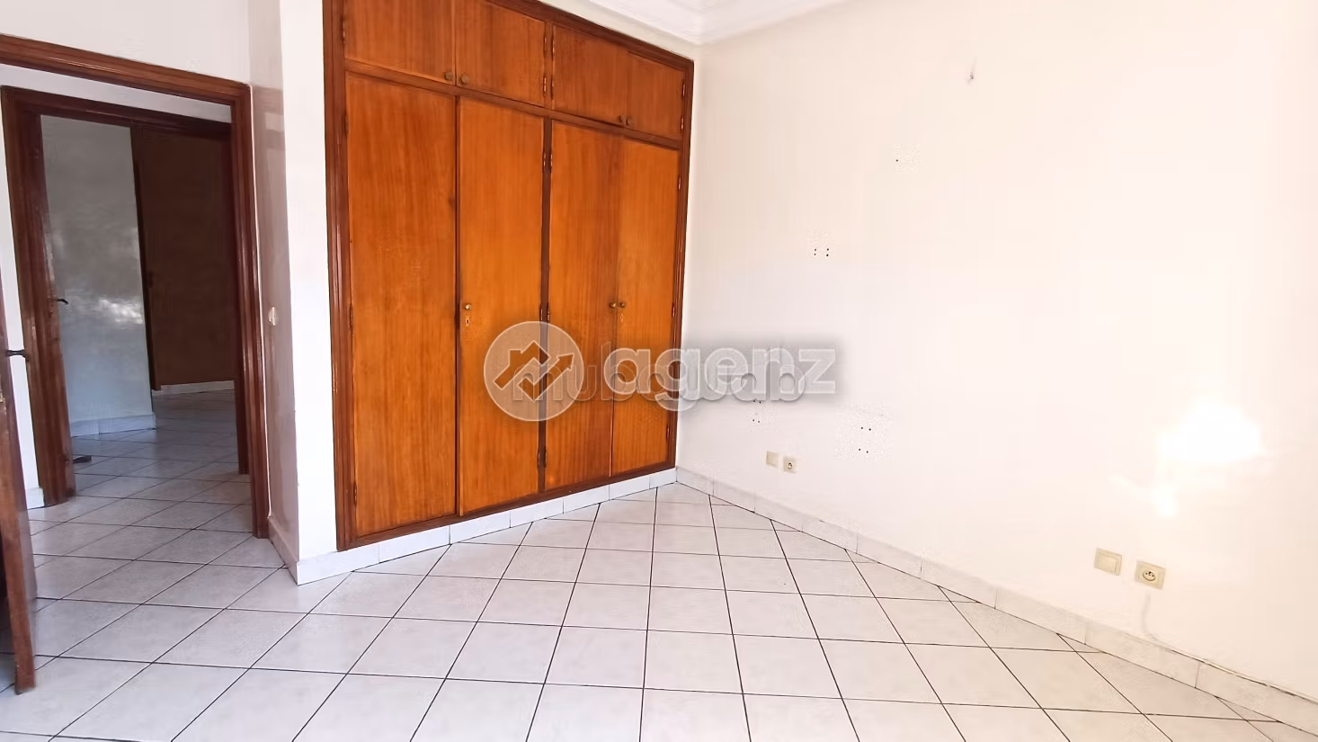 Piso en venta. 3 dormitorios. Ascensor y estacionamiento