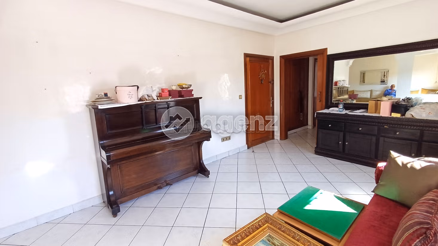 Piso en venta. 3 dormitorios. Ascensor y estacionamiento