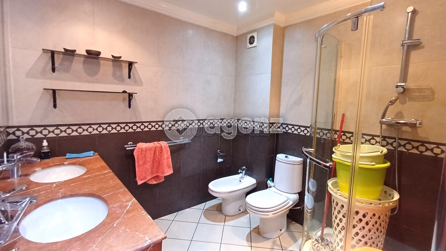 Piso en venta. 3 dormitorios. Ascensor y estacionamiento