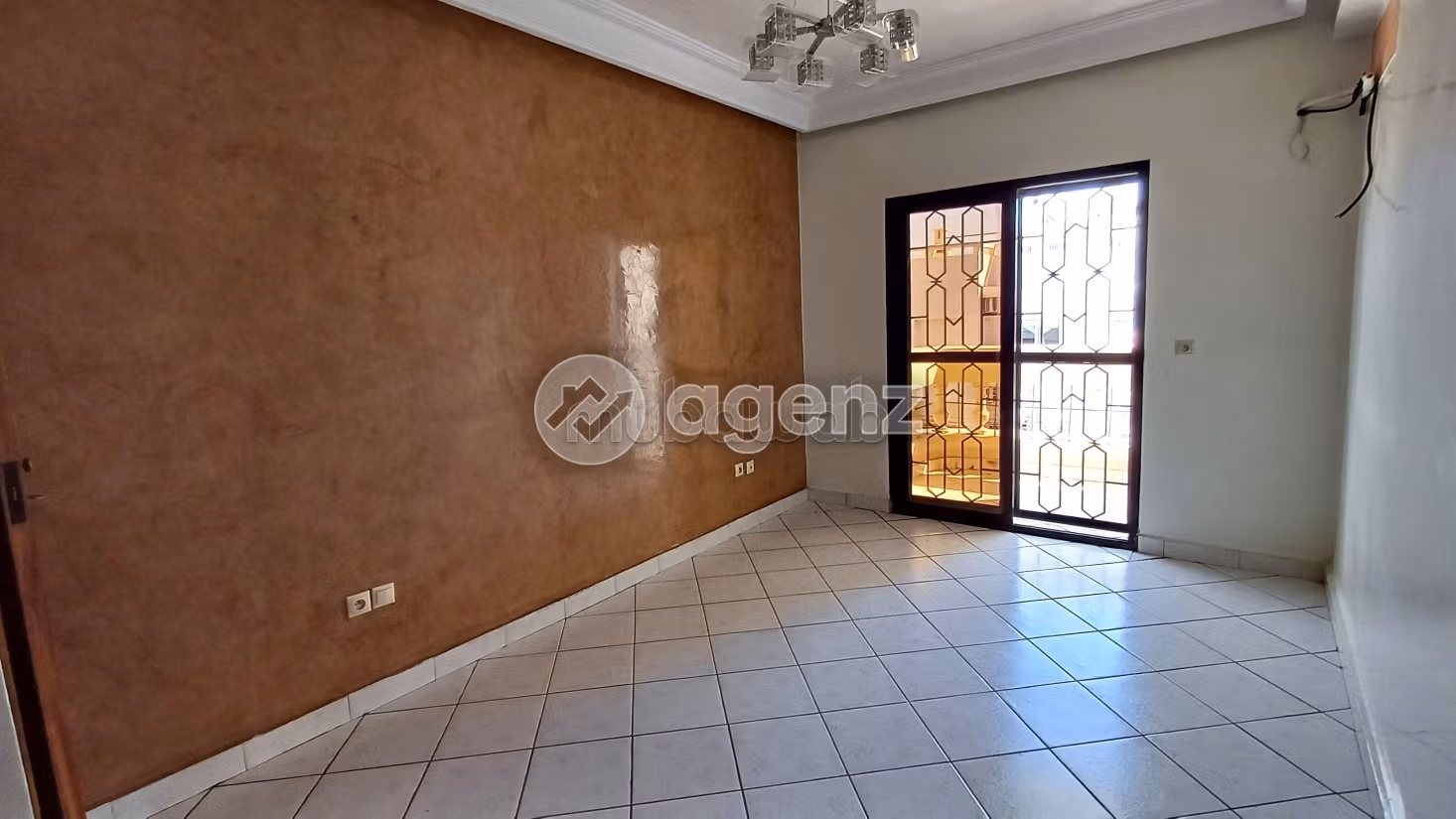 Piso en venta. 3 dormitorios. Ascensor y estacionamiento
