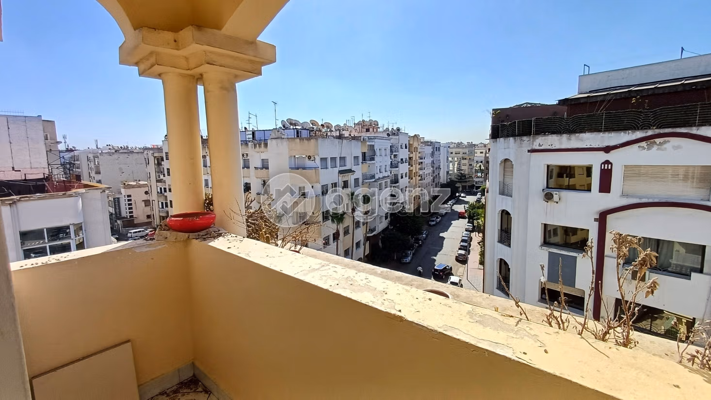 Piso en venta. 3 dormitorios. Ascensor y estacionamiento