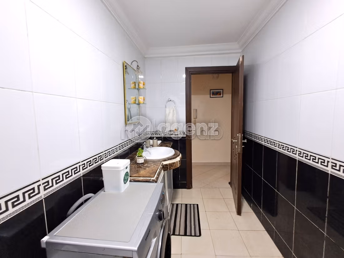 Se vende piso. Superficie de 95 m². Parking y ascensor