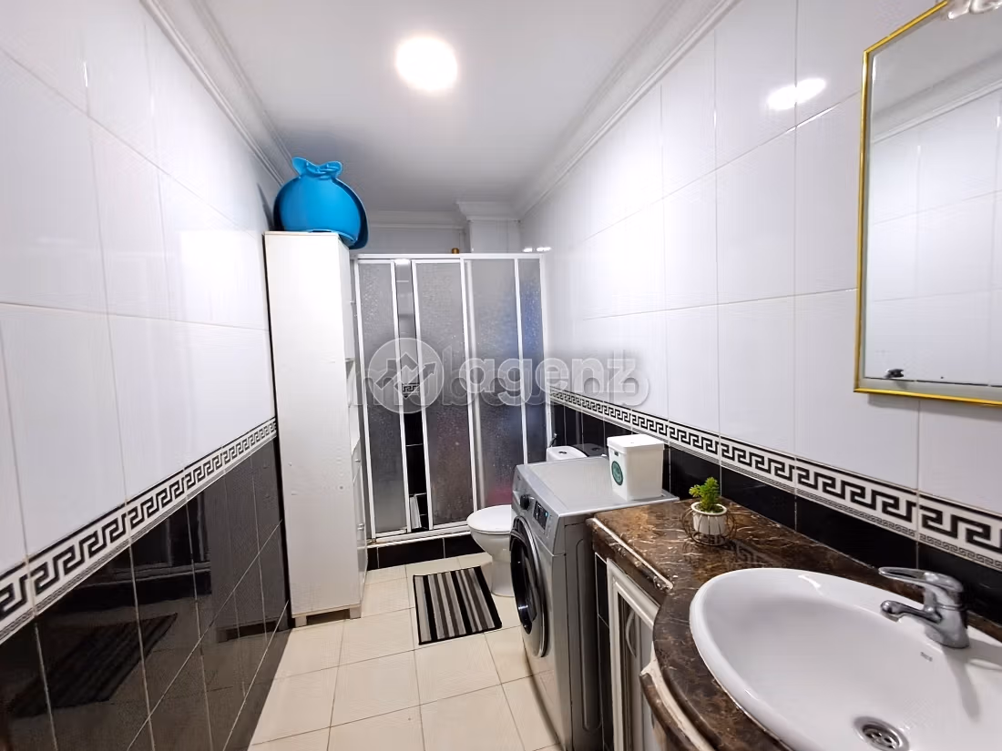 Se vende piso. Superficie de 95 m². Parking y ascensor