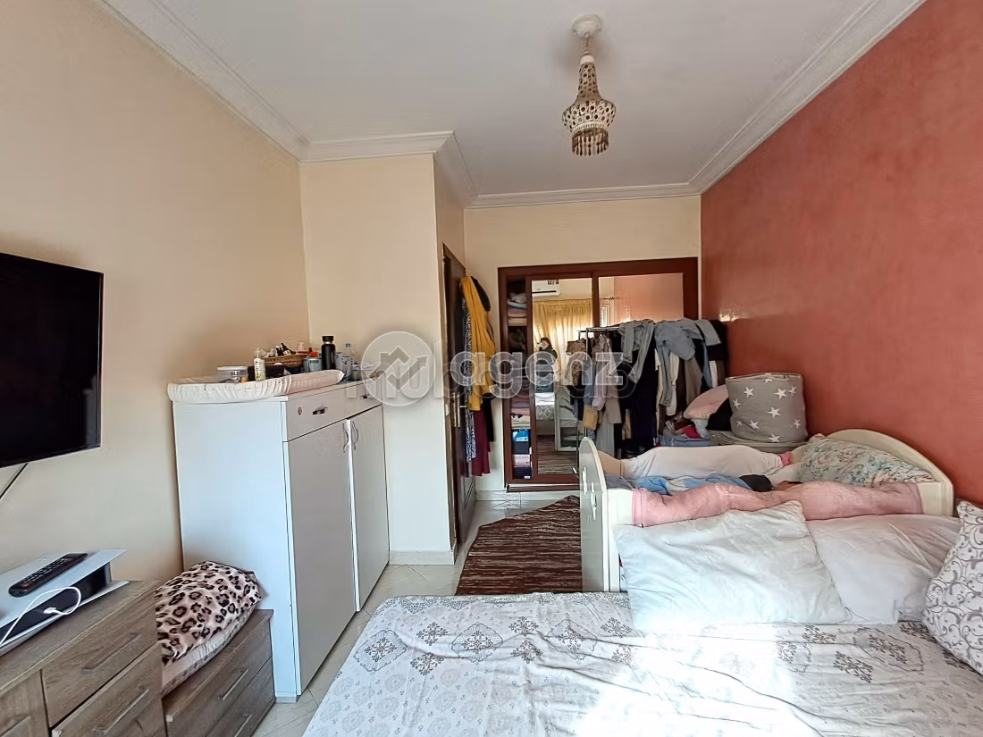 Se vende piso. Superficie de 95 m². Parking y ascensor