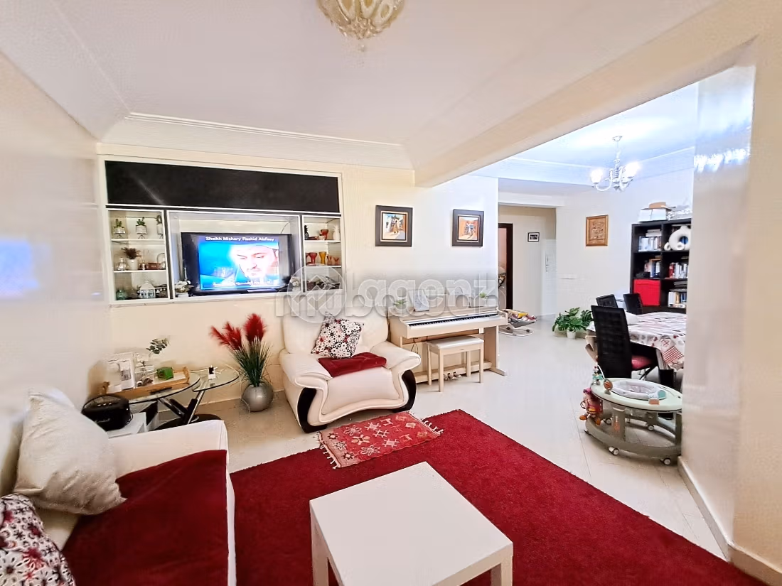 Se vende piso. Superficie de 95 m². Parking y ascensor