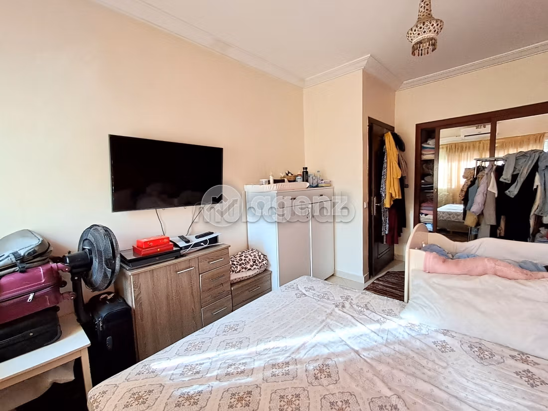 Se vende piso. Superficie de 95 m². Parking y ascensor