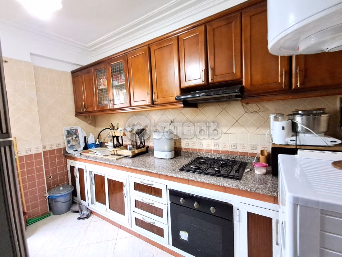 Se vende piso. Superficie de 95 m². Parking y ascensor