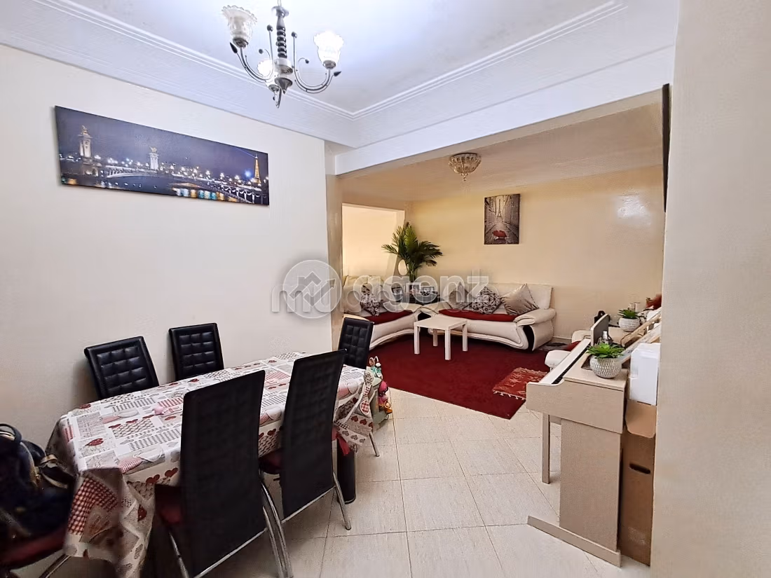 Se vende piso. Superficie de 95 m². Parking y ascensor