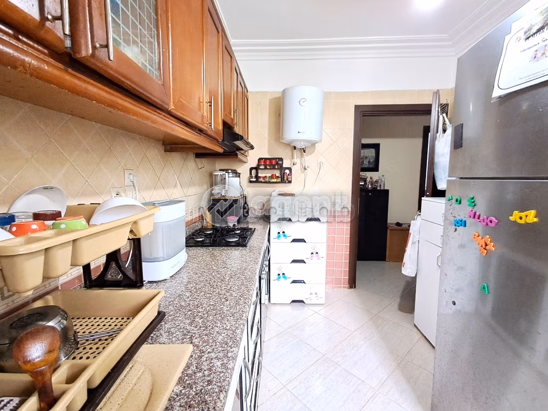 Se vende piso. Superficie de 95 m². Parking y ascensor