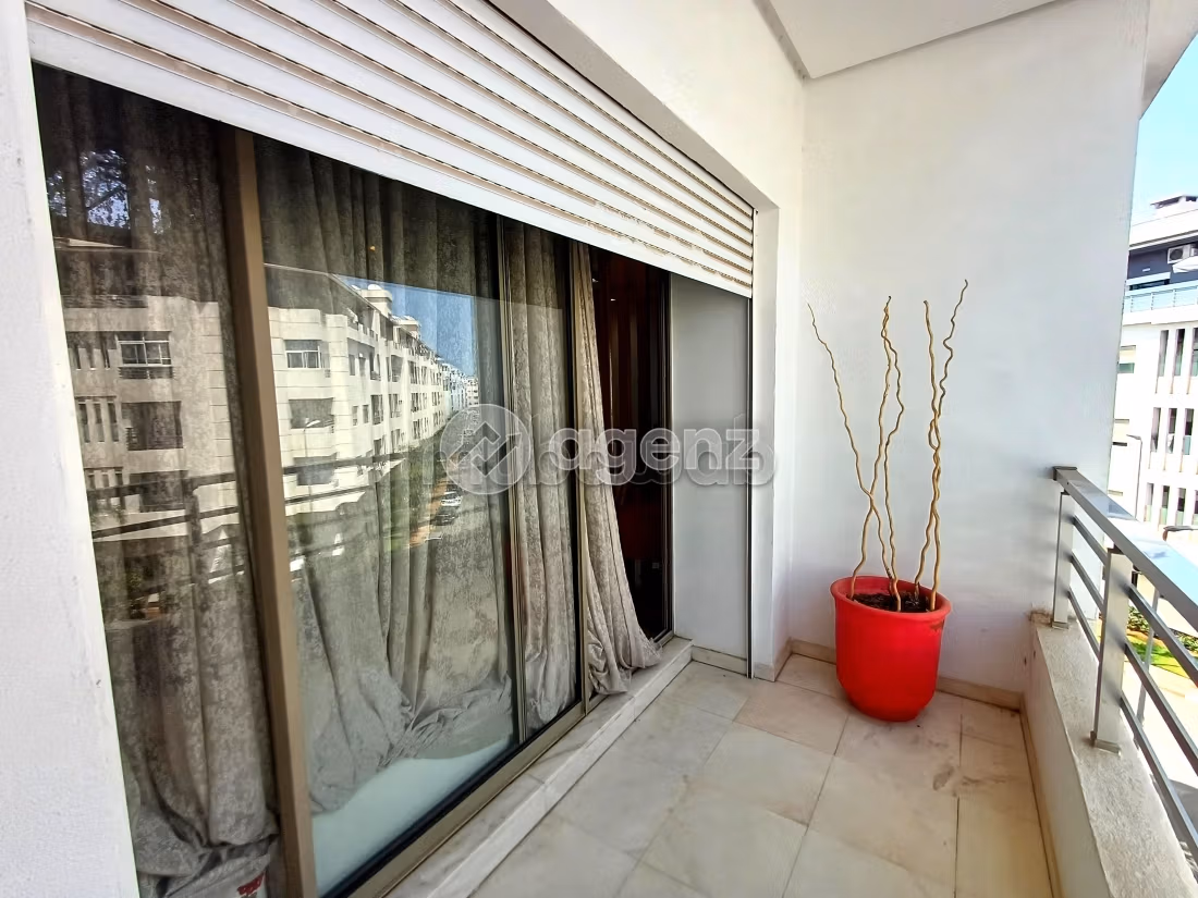 Sale of a lovely apartment in Californie. 3 beautiful rooms. Lift and garage