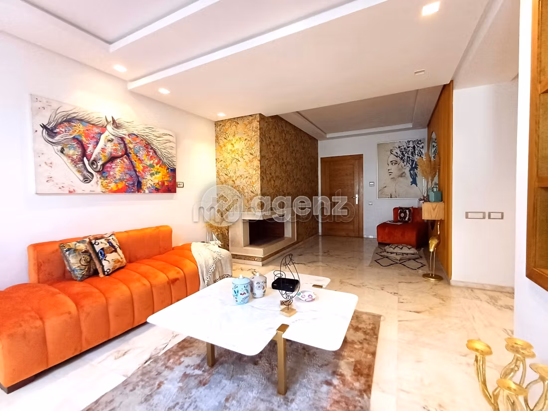 Sale of a lovely apartment in Californie. 3 beautiful rooms. Lift and garage