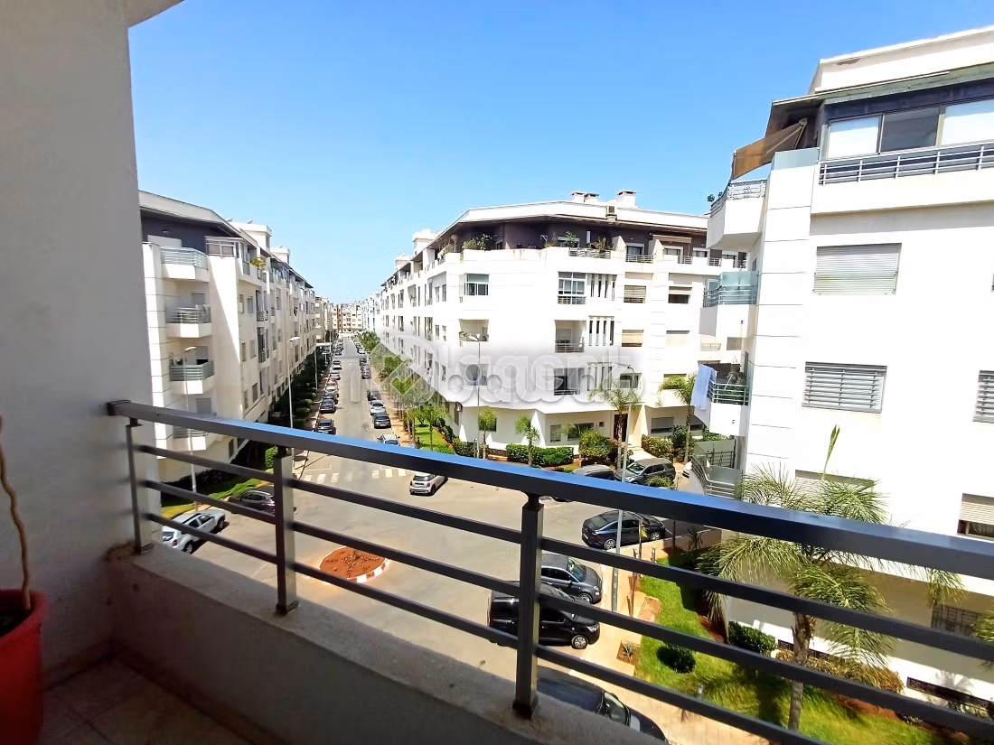 Sale of a lovely apartment in Californie. 3 beautiful rooms. Lift and garage