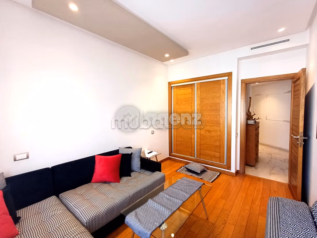Sale of a lovely apartment in Californie. 3 beautiful rooms. Lift and garage