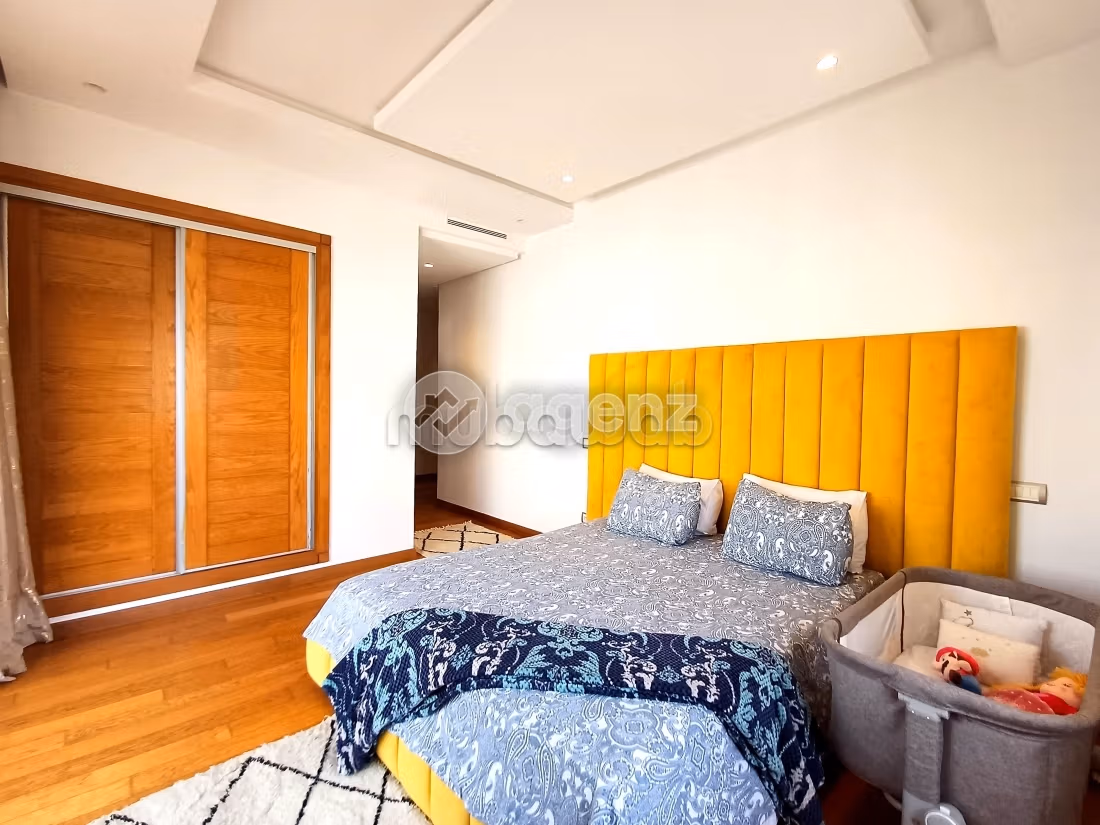 Sale of a lovely apartment in Californie. 3 beautiful rooms. Lift and garage