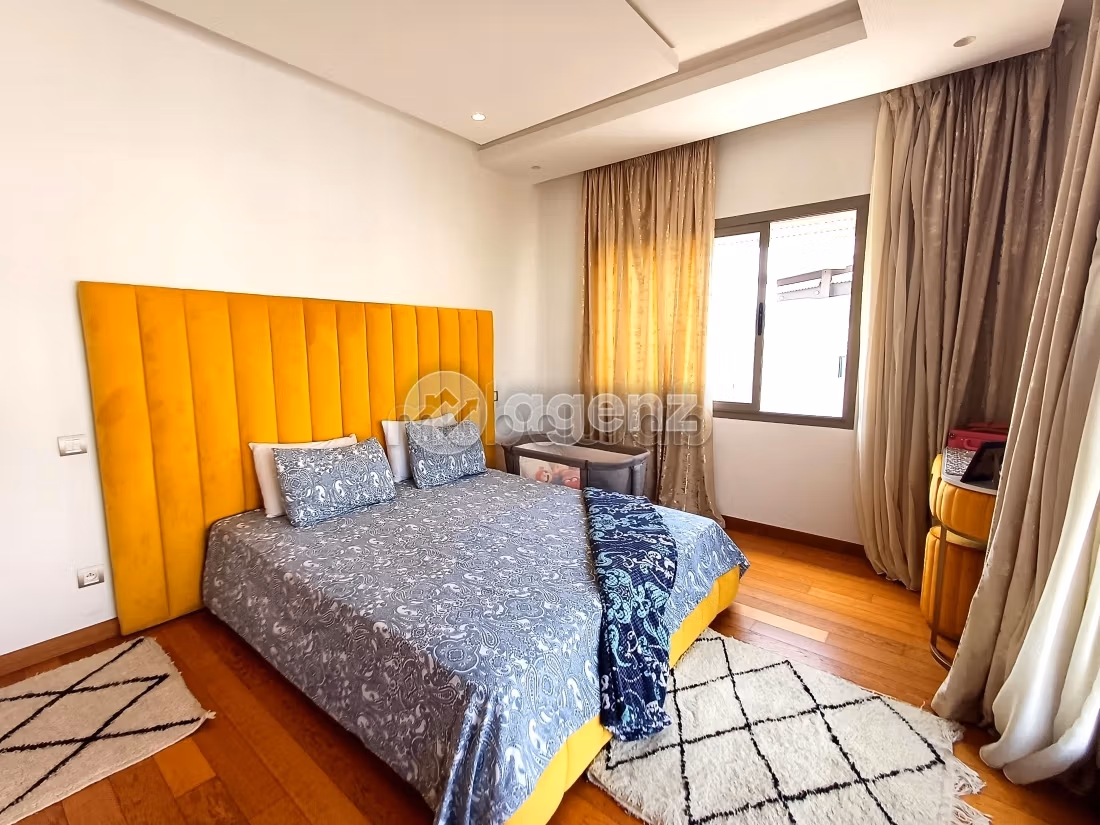 Sale of a lovely apartment in Californie. 3 beautiful rooms. Lift and garage