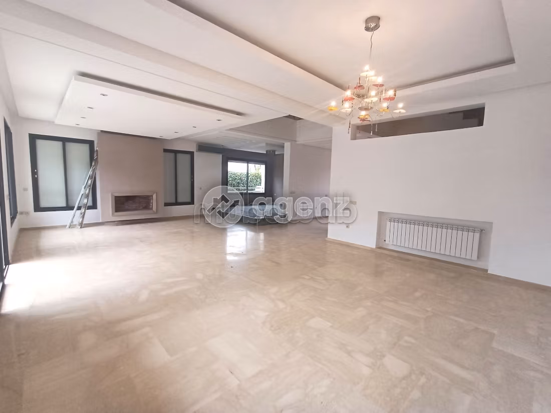 Villa di lusso in vendita a Sidi El Khadir. 5 camere da letto. Terrazzo e giardino