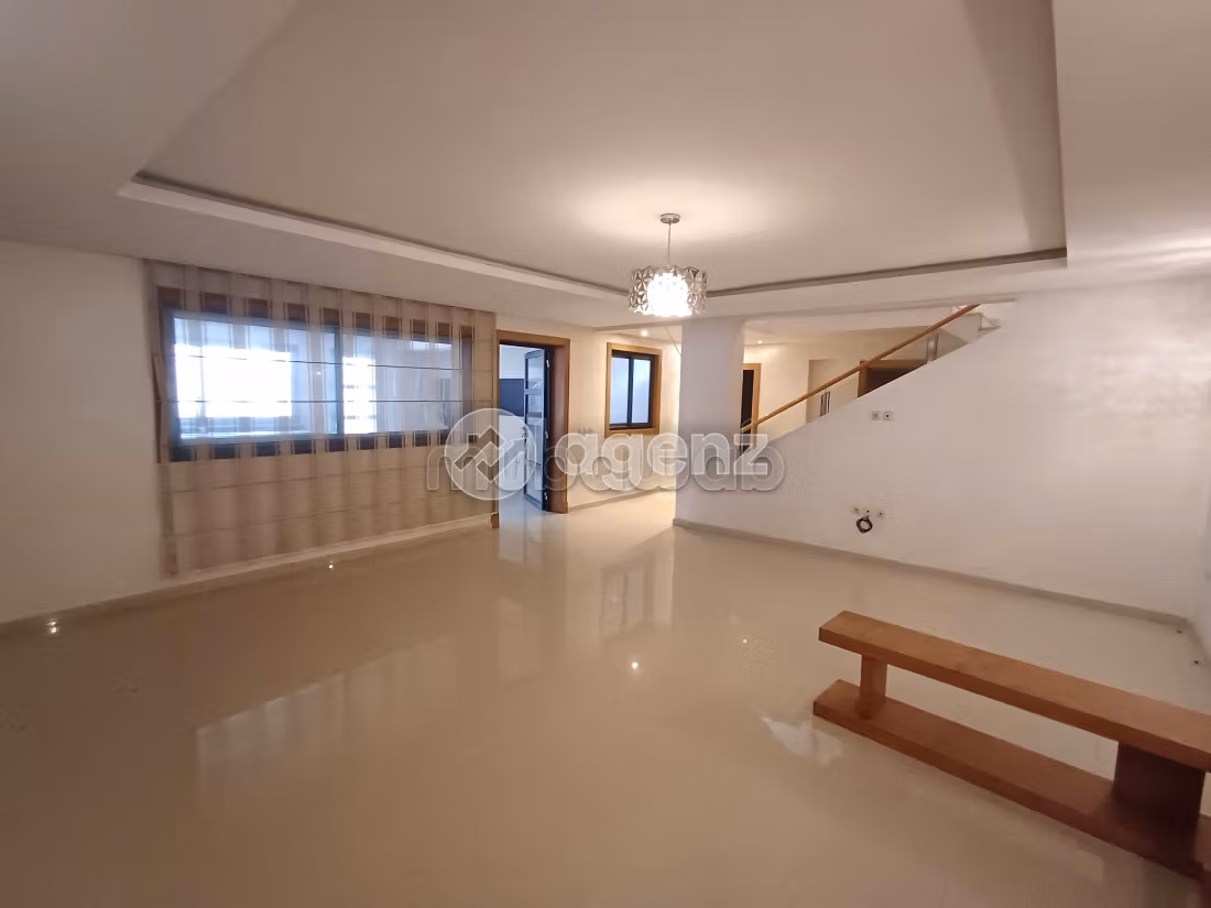 Villa di lusso in vendita a Sidi El Khadir. 5 camere da letto. Terrazzo e giardino