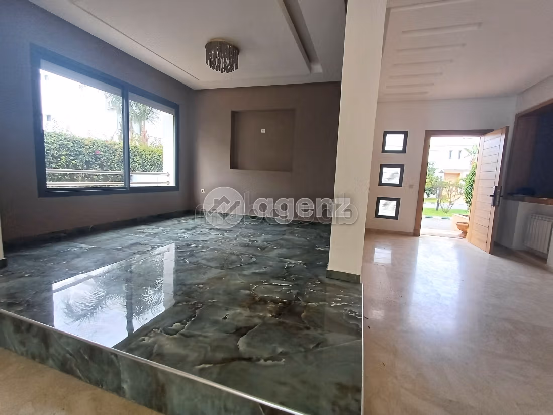 Villa di lusso in vendita a Sidi El Khadir. 5 camere da letto. Terrazzo e giardino