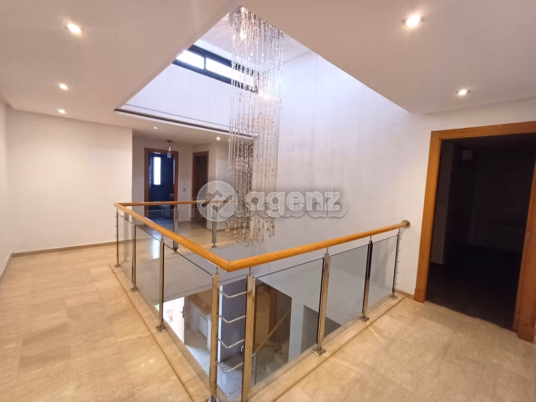 Villa di lusso in vendita a Sidi El Khadir. 5 camere da letto. Terrazzo e giardino