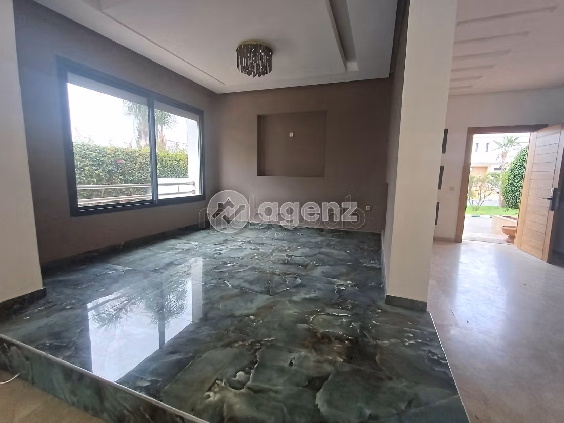 Villa di lusso in vendita a Sidi El Khadir. 5 camere da letto. Terrazzo e giardino