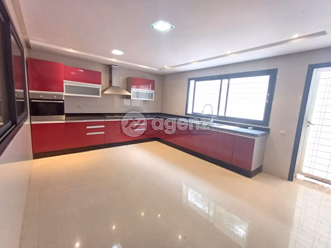 Villa di lusso in vendita a Sidi El Khadir. 5 camere da letto. Terrazzo e giardino