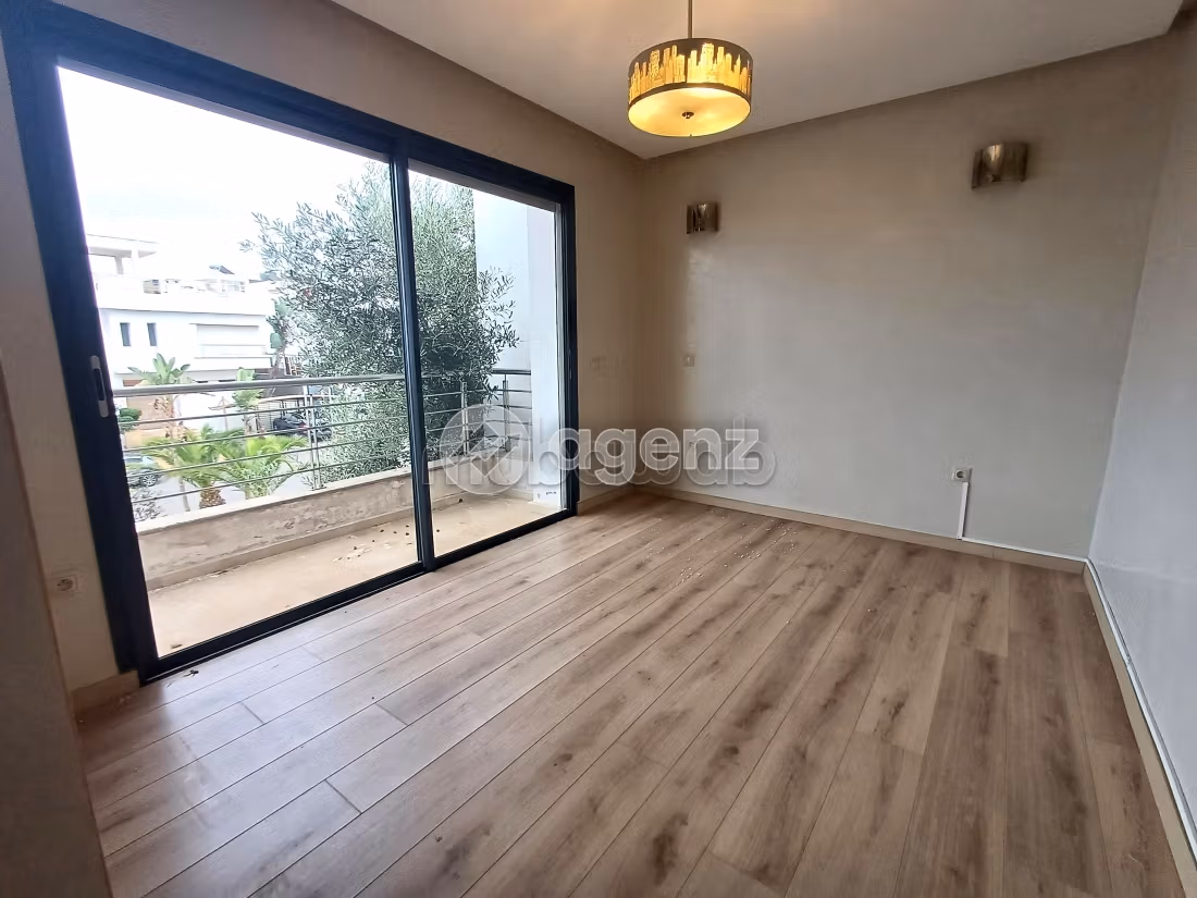 Villa di lusso in vendita a Sidi El Khadir. 5 camere da letto. Terrazzo e giardino