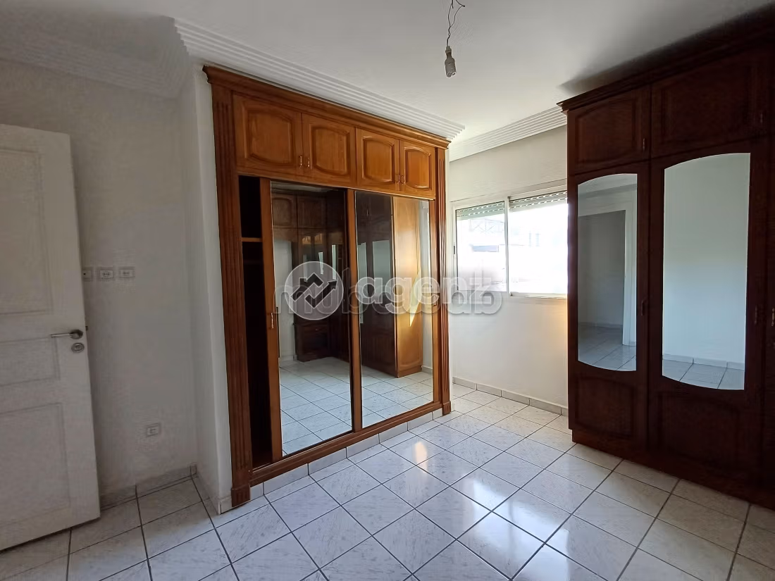 Splendido appartamento da acquistare a Les Hôpitaux. Superficie 169 m². Posto auto e ascensore