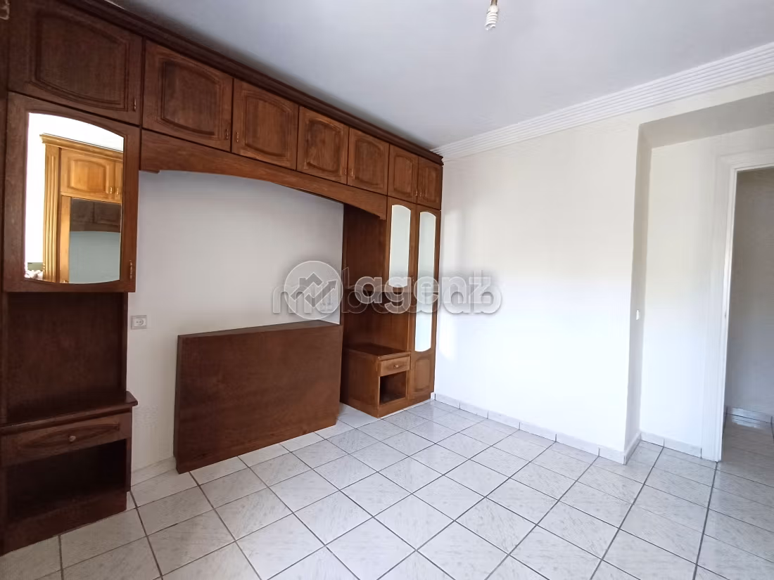 Splendido appartamento da acquistare a Les Hôpitaux. Superficie 169 m². Posto auto e ascensore