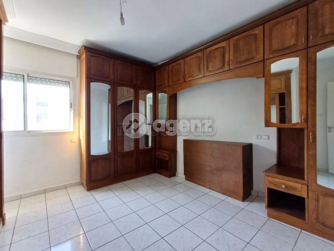 Splendido appartamento da acquistare a Les Hôpitaux. Superficie 169 m². Posto auto e ascensore