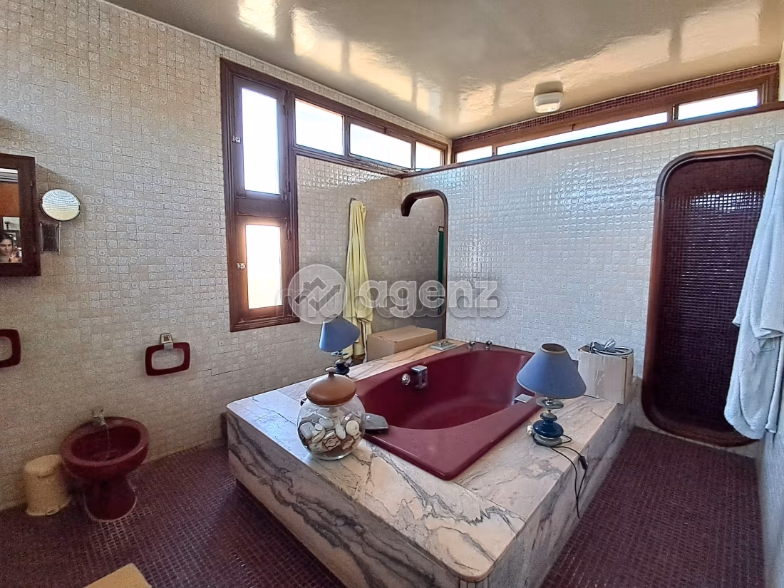 Esplendida villa en venta en Anfa Supérieur. Área total 2000 m². Bodega, gran terraza