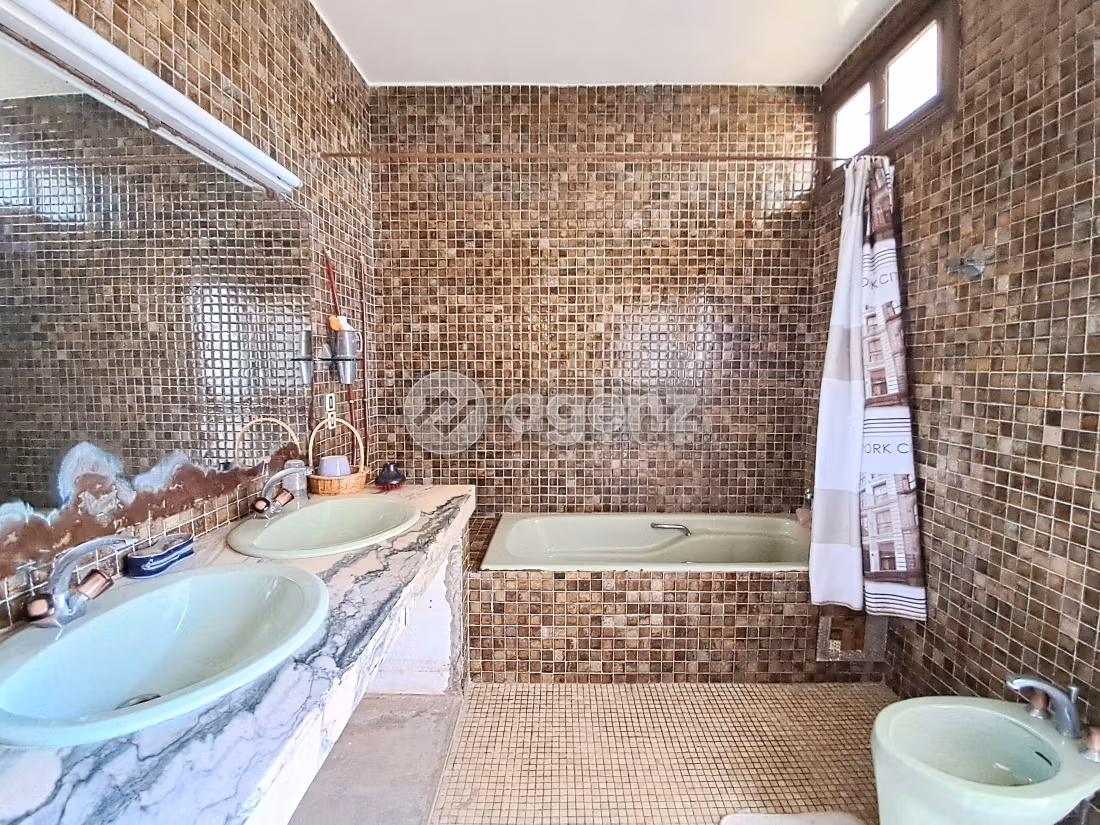 Esplendida villa en venta en Anfa Supérieur. Área total 2000 m². Bodega, gran terraza