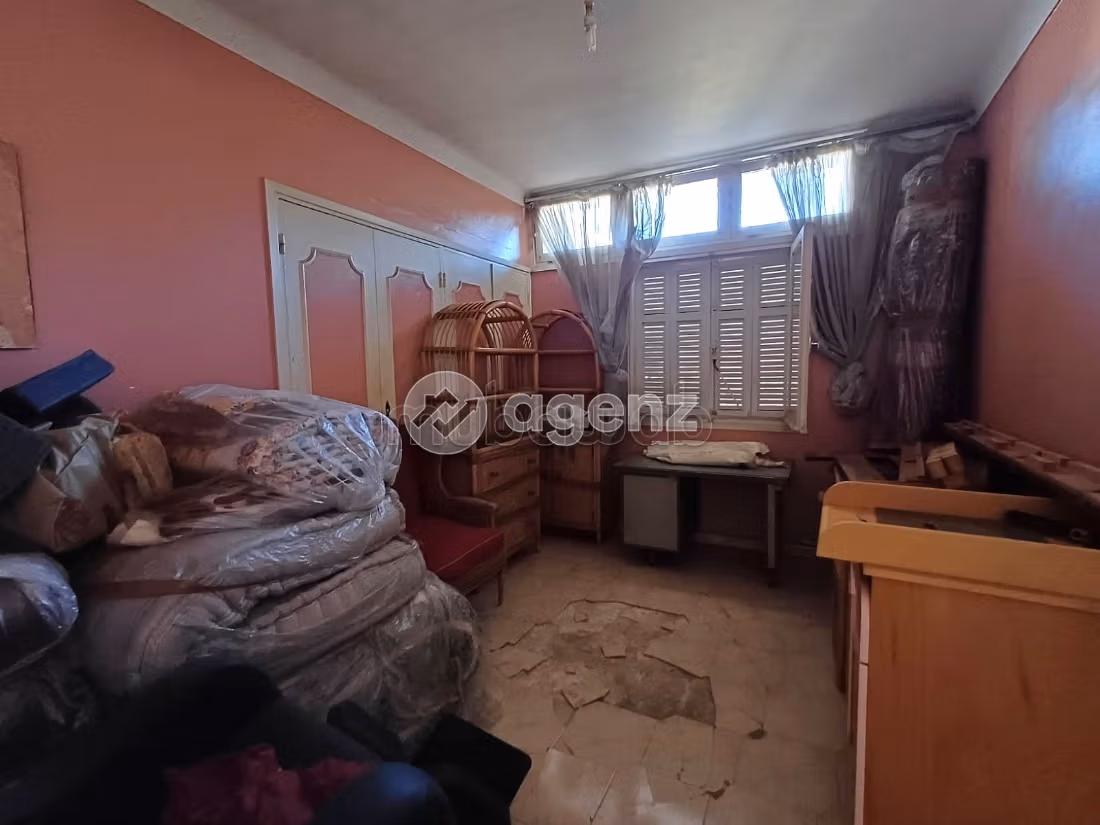 Fabulous villa for sale in Californie. Dimension 2000 m². Attic