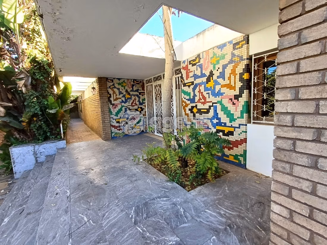 Fabulous villa for sale in Californie. Dimension 2000 m². Attic