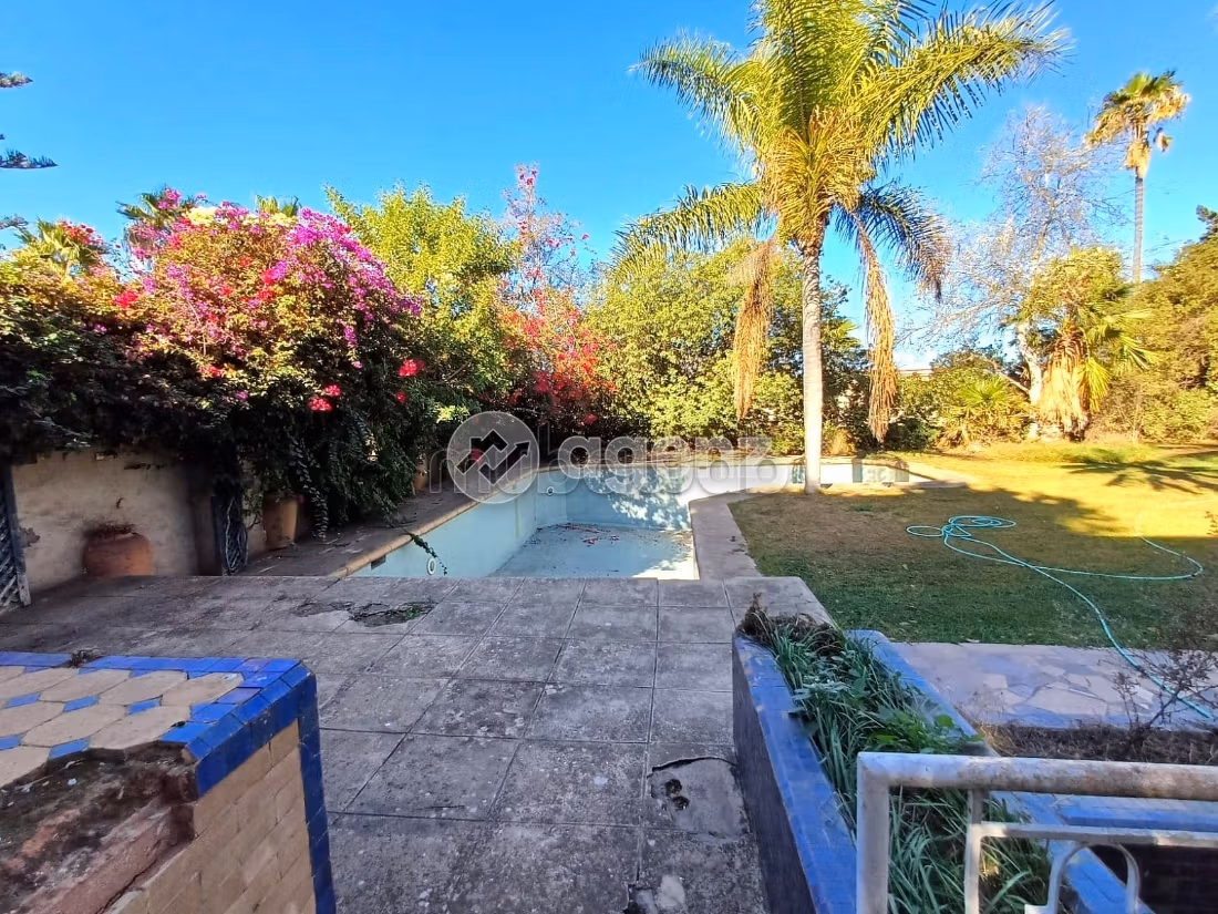 Fabulous villa for sale in Californie. Dimension 2000 m². Attic