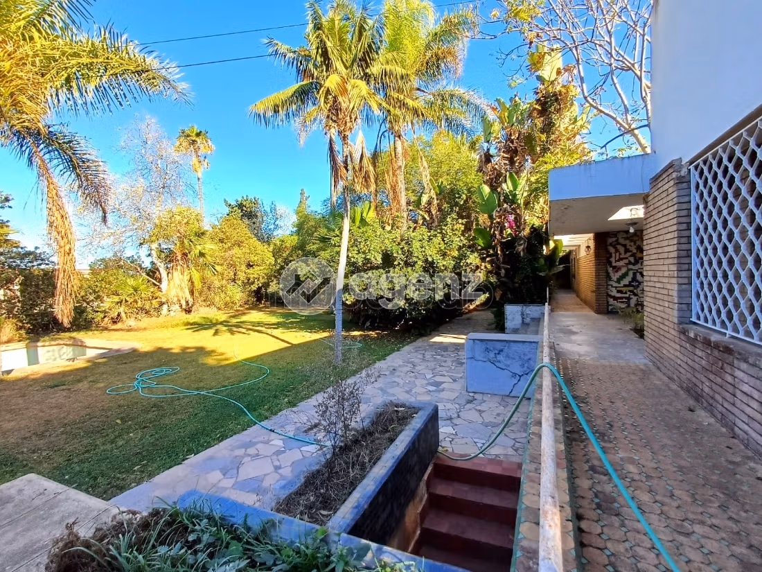 Fabulous villa for sale in Californie. Dimension 2000 m². Attic