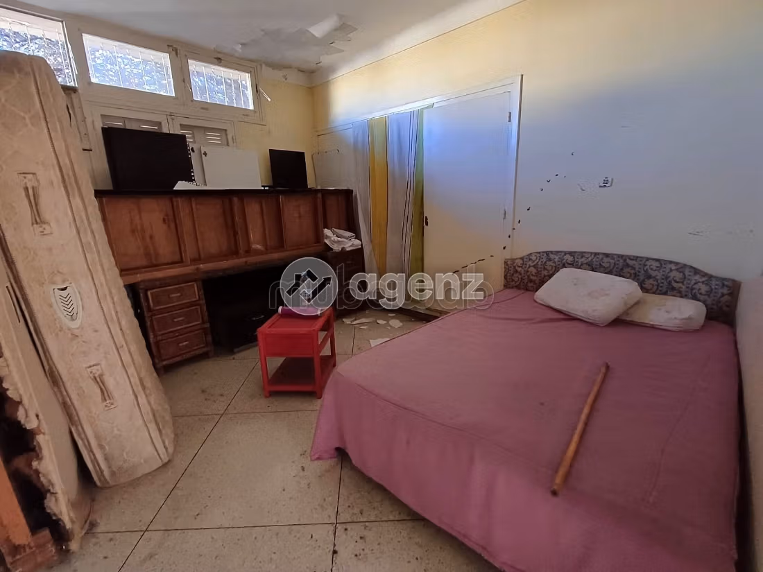Fabulous villa for sale in Californie. Dimension 2000 m². Attic