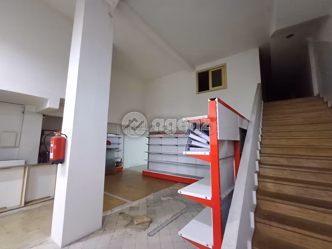 Te koop: commercieel vastgoed in Palmier. Oppervlakte 300 m². Parkeerplaats