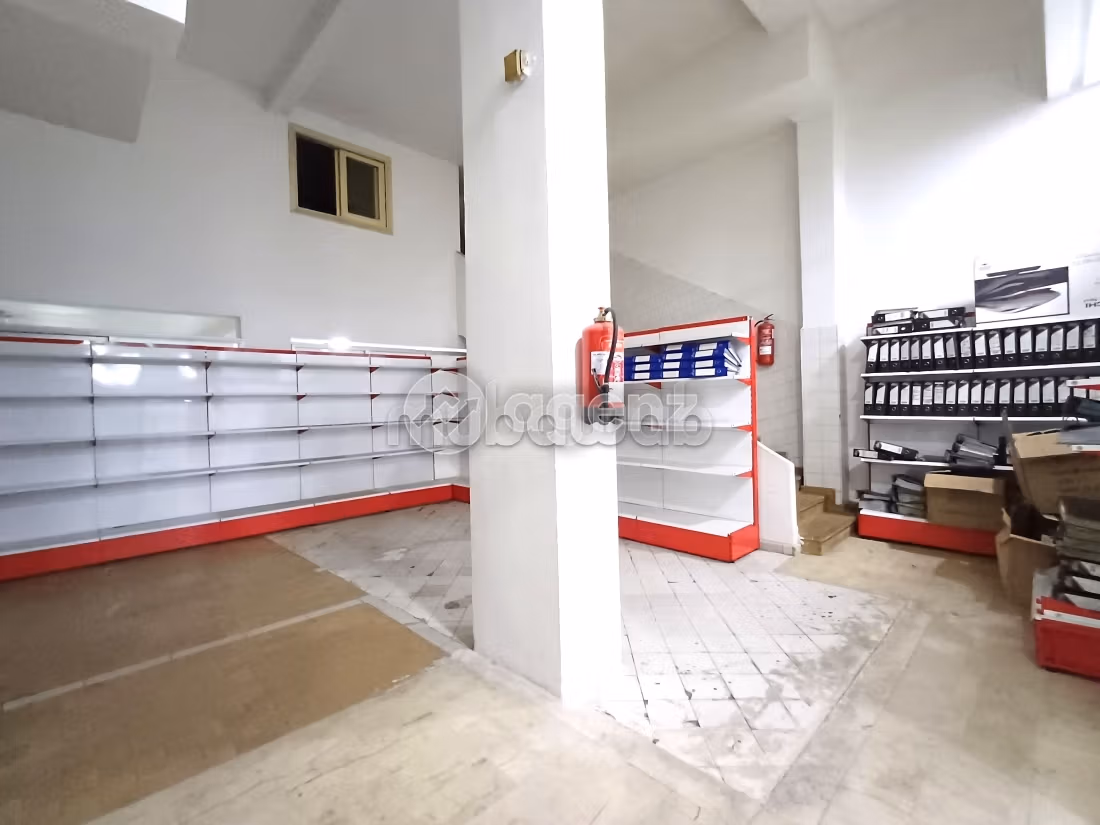 Te koop: commercieel vastgoed in Palmier. Oppervlakte 300 m². Parkeerplaats