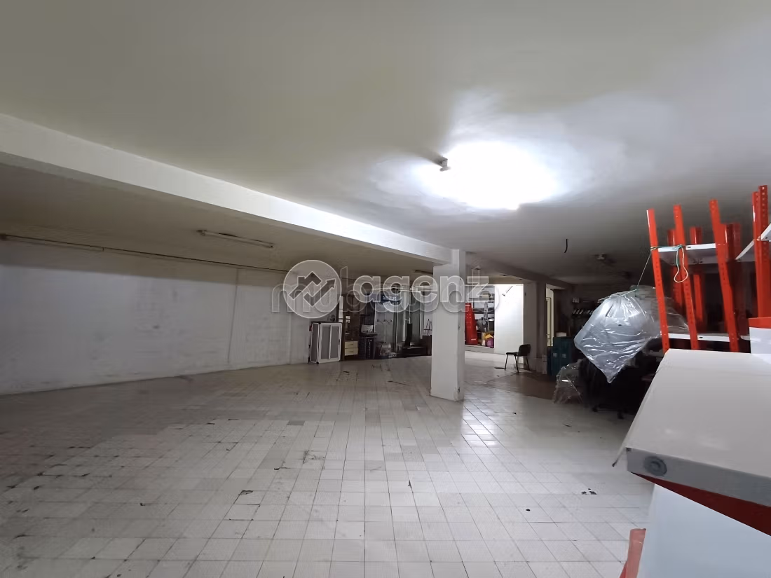 Te koop: commercieel vastgoed in Palmier. Oppervlakte 300 m². Parkeerplaats