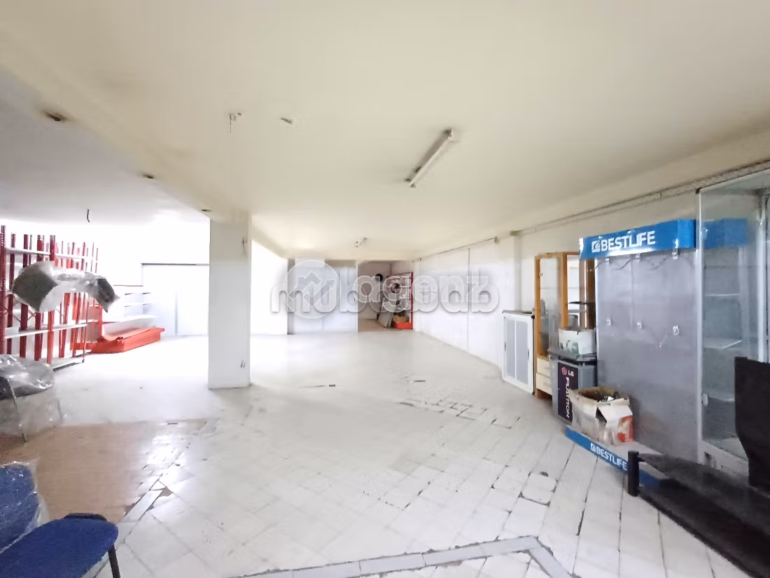 Te koop: commercieel vastgoed in Palmier. Oppervlakte 300 m². Parkeerplaats