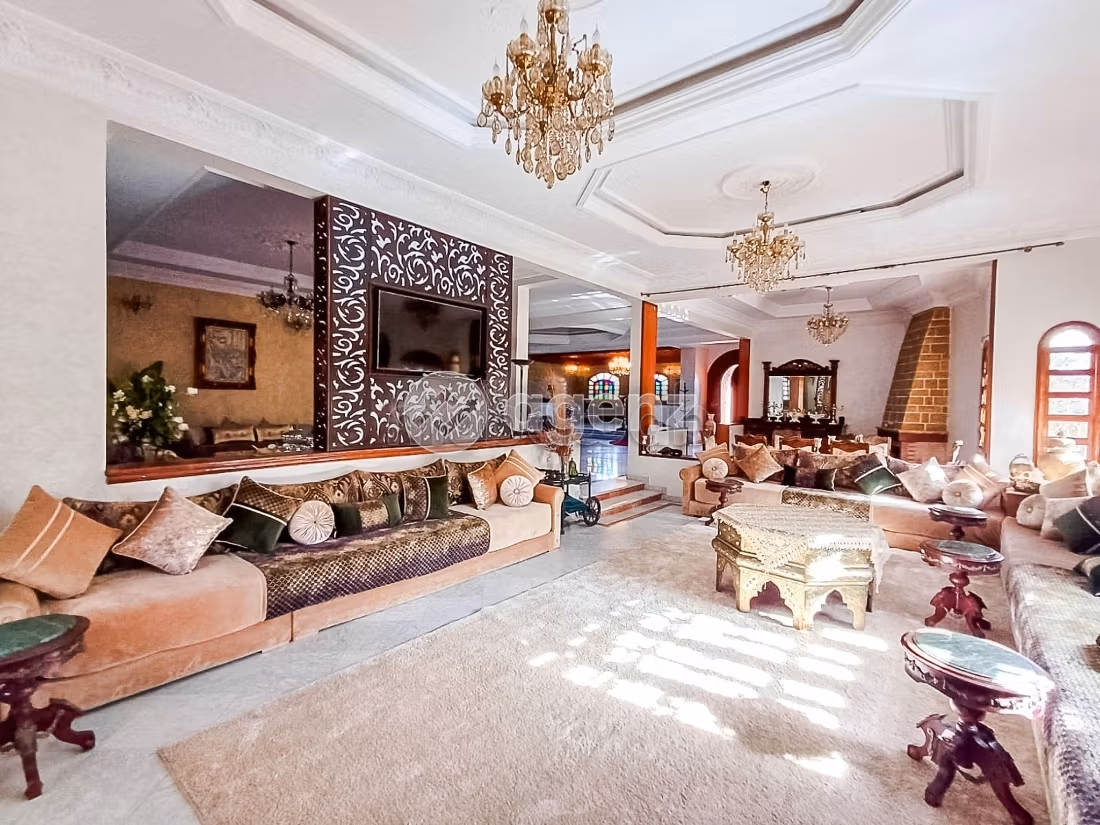 Casa di lusso in vendita a Sidi Maarouf. 8 camere. Giardino e posto auto