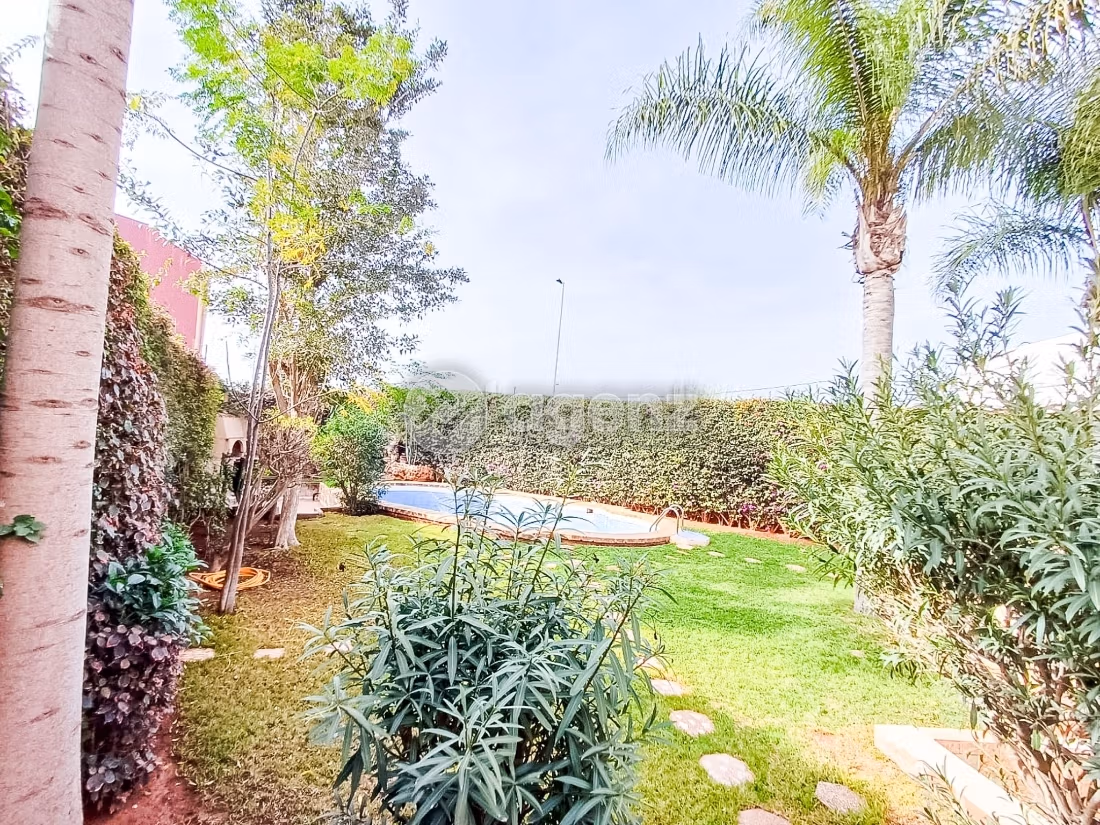 Casa di lusso in vendita a Sidi Maarouf. 8 camere. Giardino e posto auto
