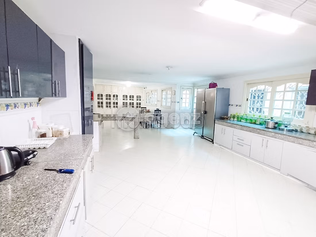 Casa di lusso in vendita a Sidi Maarouf. 8 camere. Giardino e posto auto