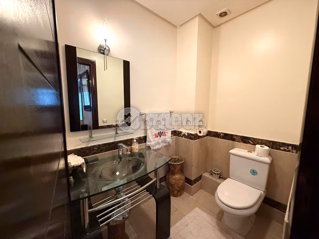 Beautiful apartment for sale in Les princesses. Area 165 m². With garage and lift